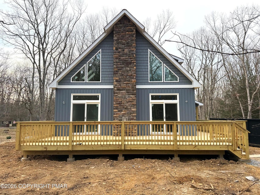 Photograph 2 of a featured listing, click To view all photos (opens In a New window) 