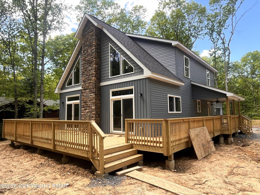Photograph 3 of a featured listing, click To view all photos (opens In a New window) 