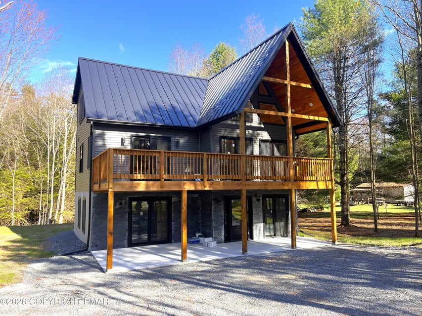 Photograph 9 of a featured listing, click To view all photos (opens In a New window) 