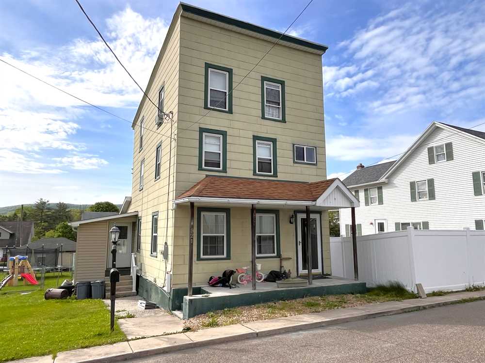 Photograph 5 of a featured listing, click To view all photos (opens In a New window) 