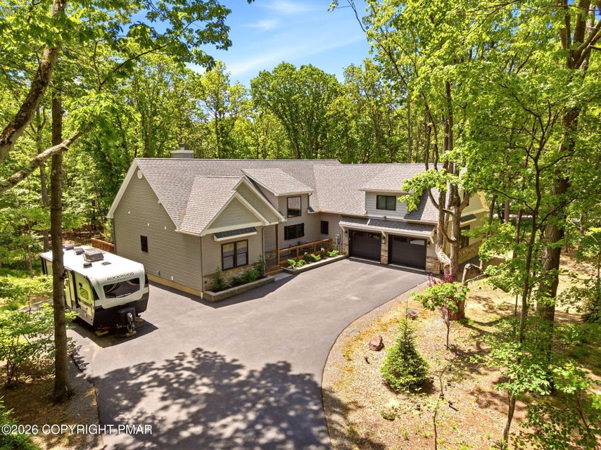 Photograph 2 of a featured listing, click To view all photos (opens In a New window) 