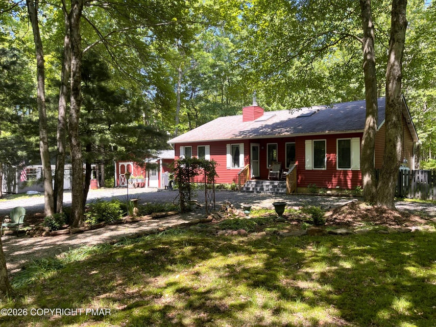 Photograph 5 of a featured listing, click To view all photos (opens In a New window) 