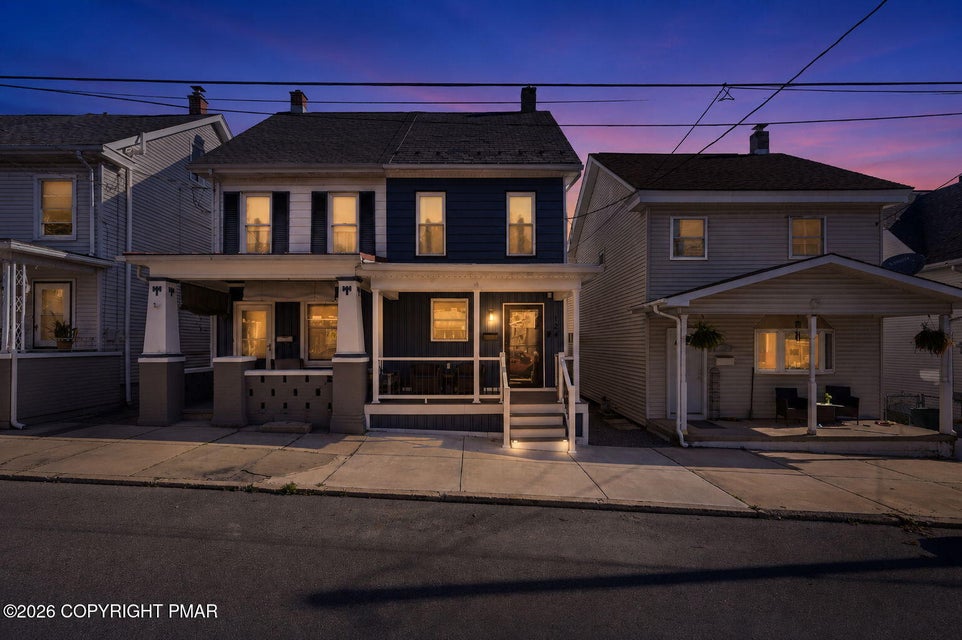 Photograph 5 of a featured listing, click To view all photos (opens In a New window) 