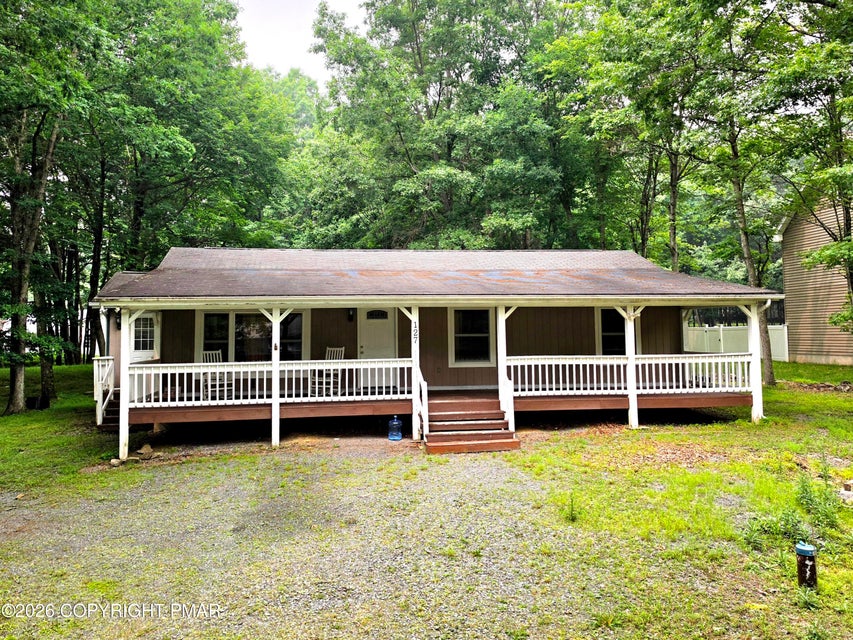 Photograph 9 of a featured listing, click To view all photos (opens In a New window) 