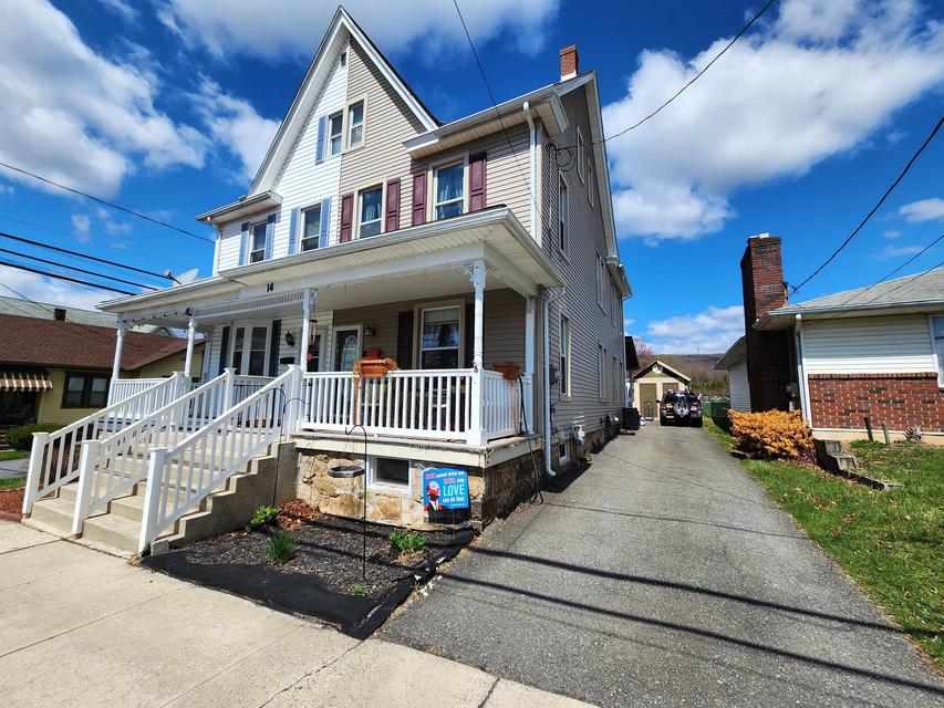 Photograph 10 of a featured listing, click To view all photos (opens In a New window) 