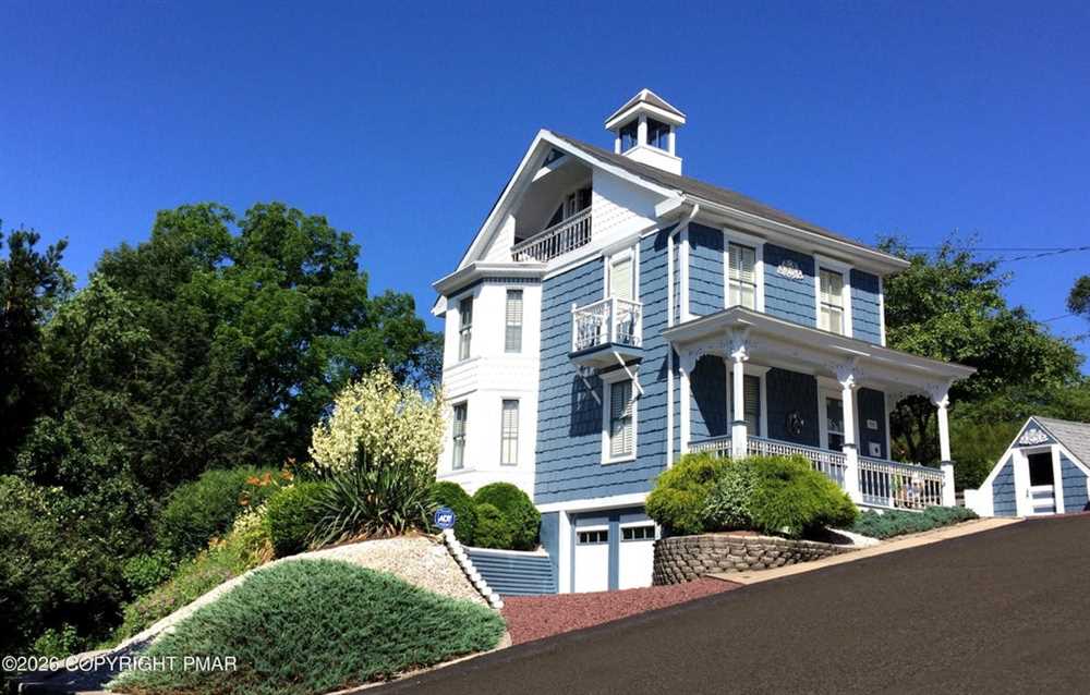 Photograph 6 of a featured listing, click To view all photos (opens In a New window) 