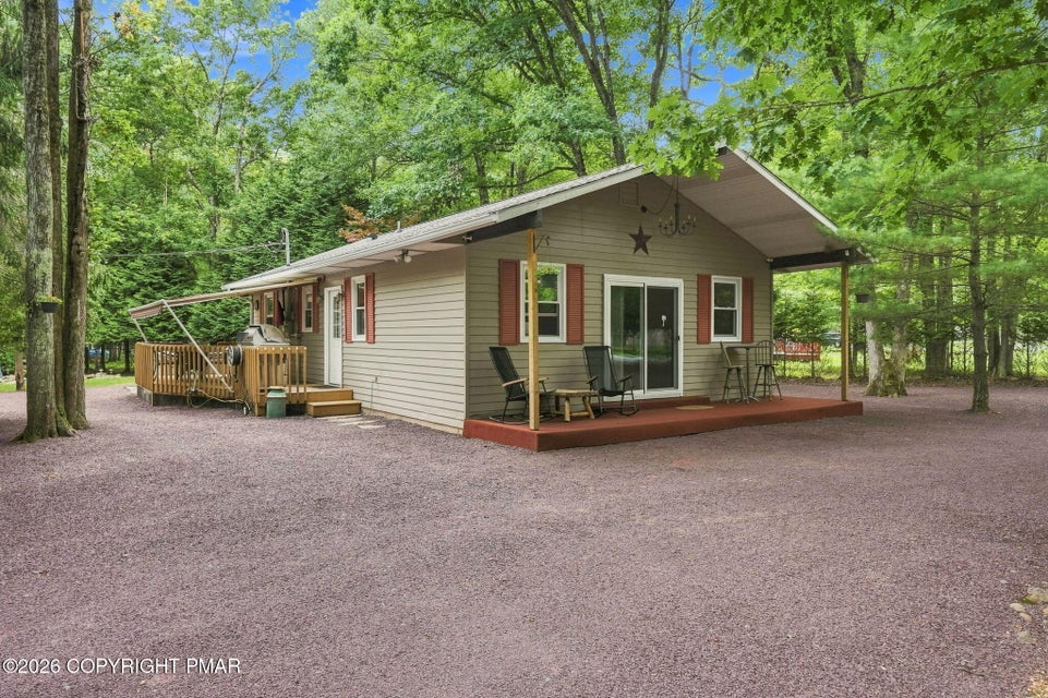 Photograph 6 of a featured listing, click To view all photos (opens In a New window) 
