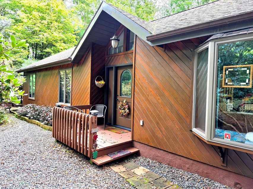 Photograph 9 of a featured listing, click To view all photos (opens In a New window) 