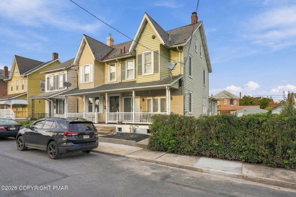Photograph 9 of a featured listing, click To view all photos (opens In a New window) 