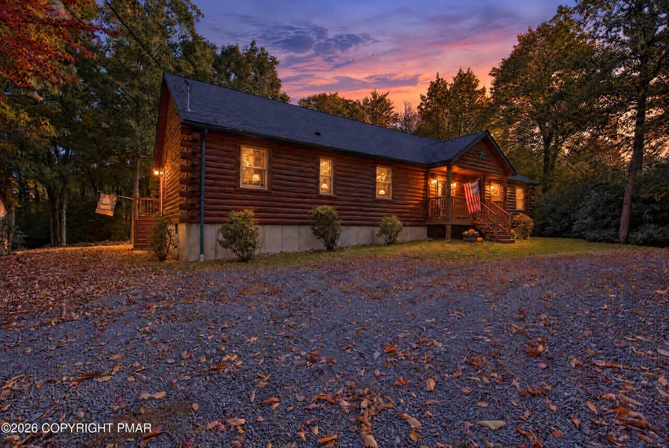 Photograph 4 of a featured listing, click To view all photos (opens In a New window) 